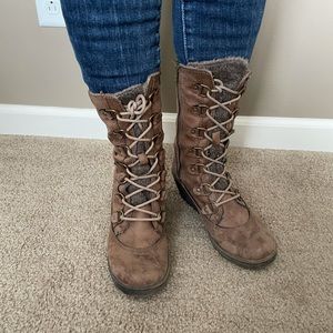 Roxy wedge boots
